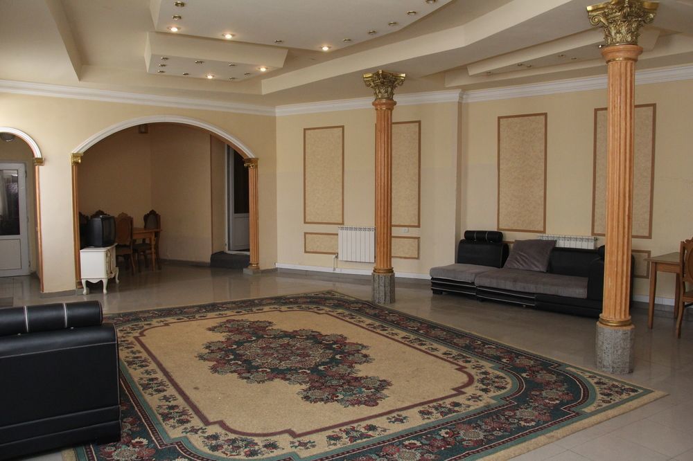 Aratta Hotel Argavand 外观 照片