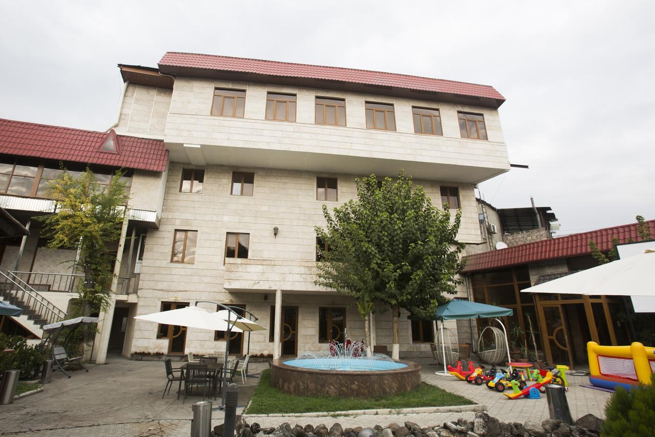 Aratta Hotel Argavand 外观 照片