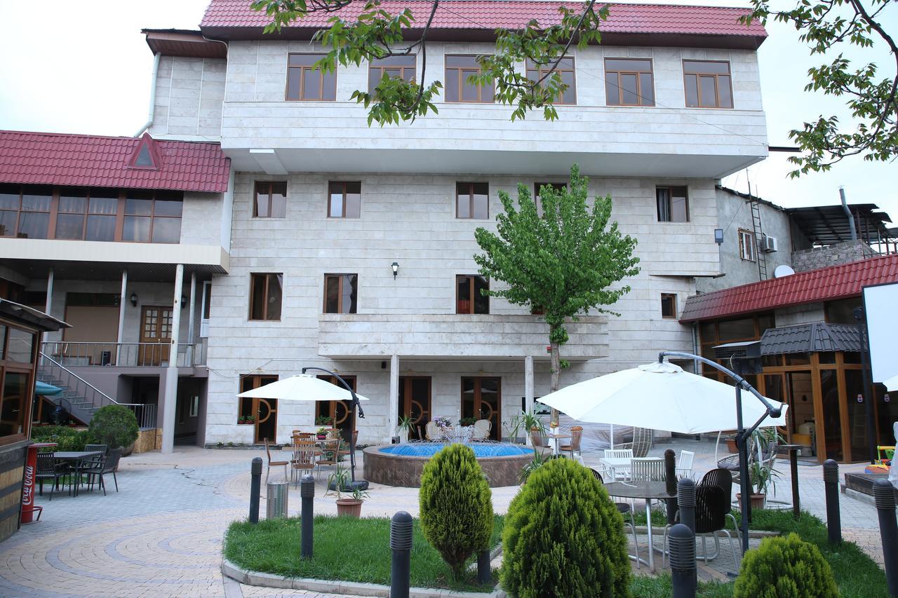 Aratta Hotel Argavand 外观 照片