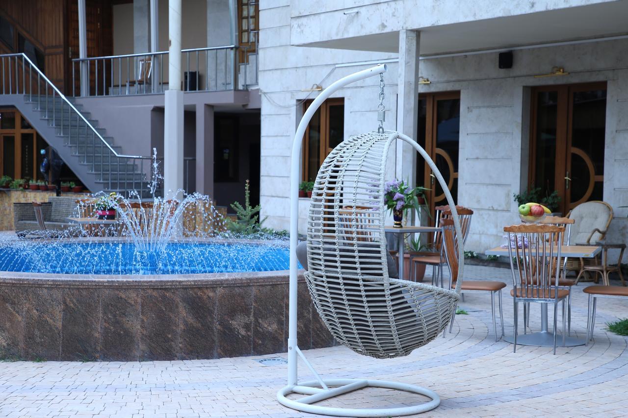 Aratta Hotel Argavand 外观 照片